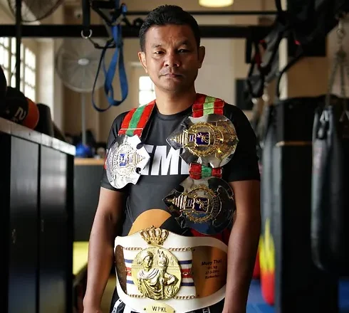 Kru Yo Lamnammoon Sor Sumalee: Legenda Muay Thai dan Pelatih Berprestasi